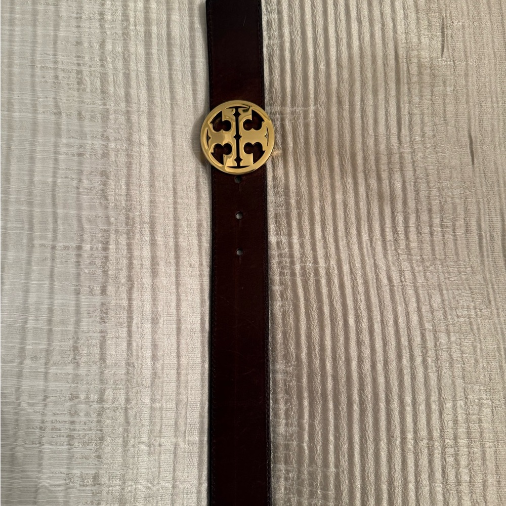 Tory Burch 1 inch Reversible Black/Brown Belt with Gold TB logo Buckle - Picture 5 of 6